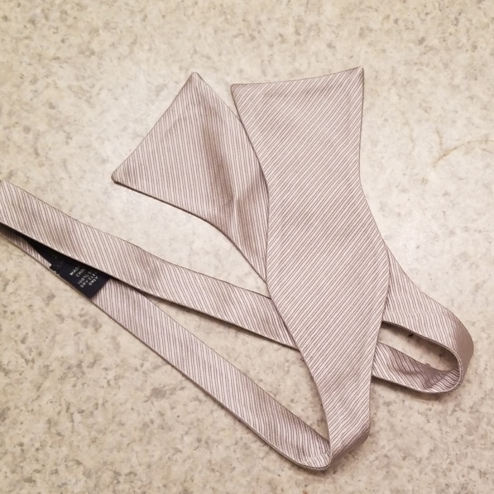 NwOT silver men's bow tie adjustable